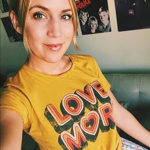 🌼 M E E T   Y O U R   P O S H E R 🌼